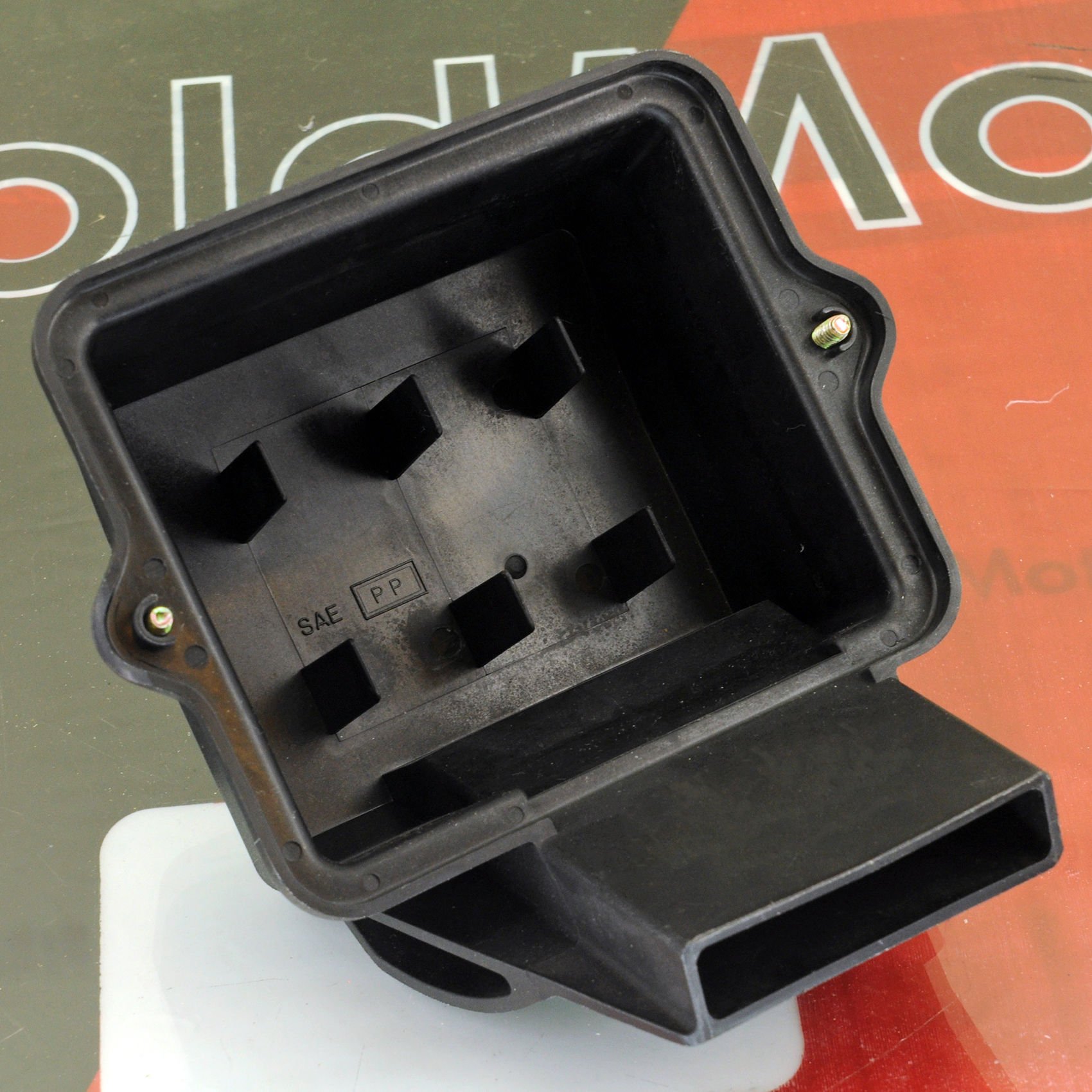Briggs & Stratton Hava Filtre Üst Kapağı B794786