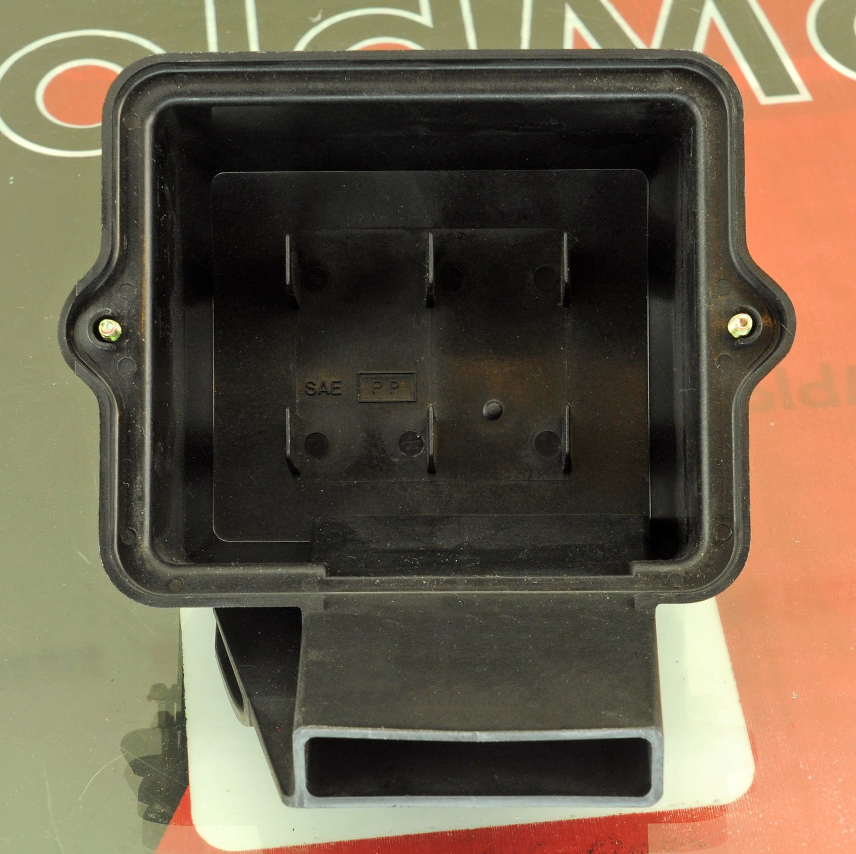 Briggs & Stratton Hava Filtre Üst Kapağı B794786