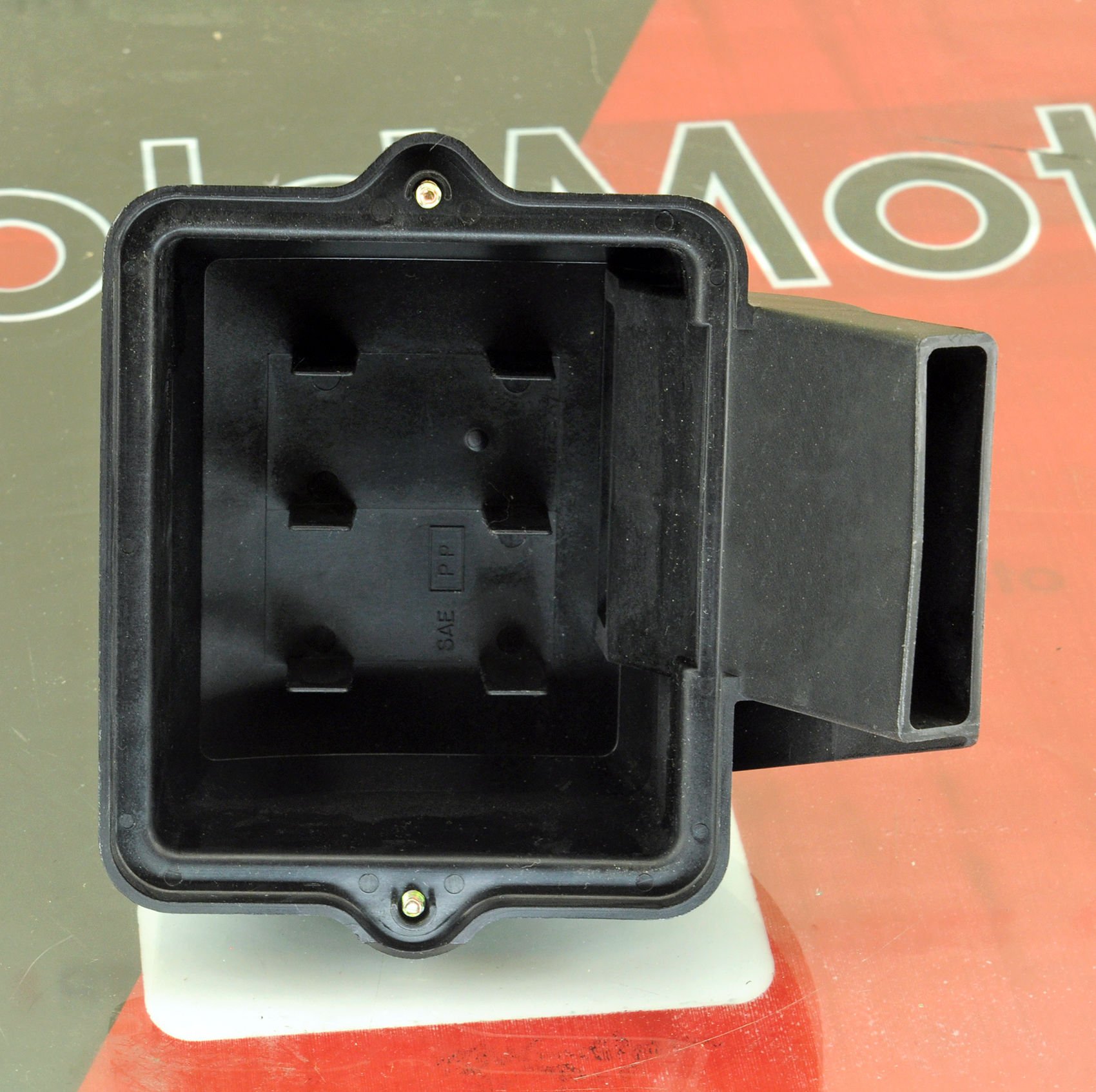 Briggs & Stratton Hava Filtre Üst Kapağı B794786