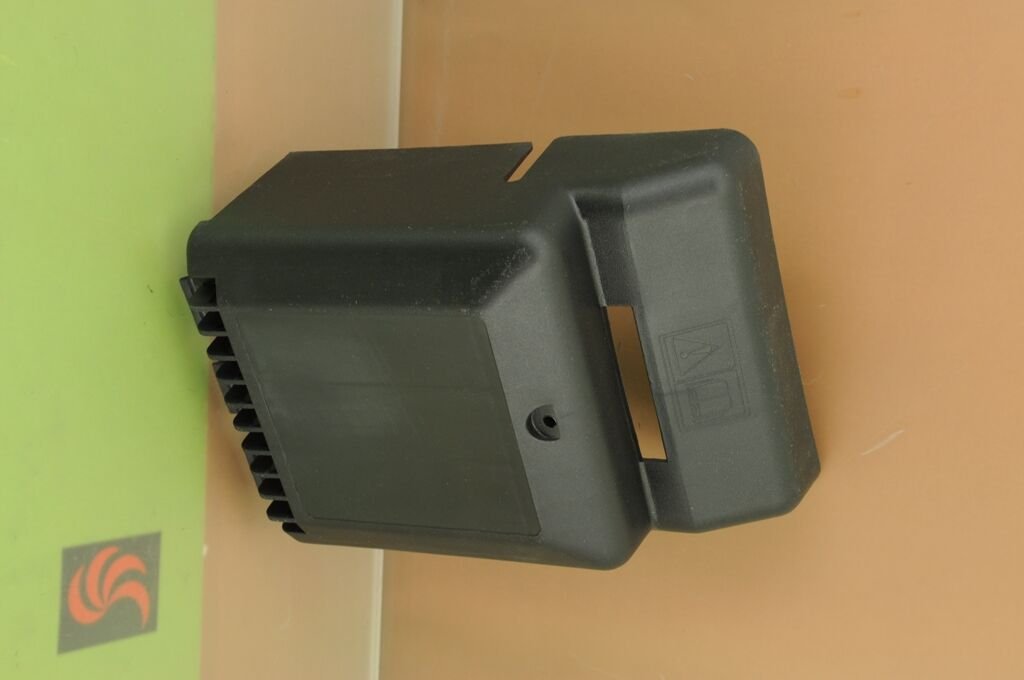 Briggs & Stratton Hava Filtre Üst Kapağı Intek 6,5hp B692584