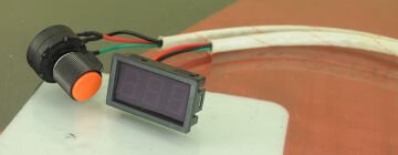 KAYNAK AYARLAMA ANAHTARI VE DİJİTAL GÖSTERGESİ MD200W-007