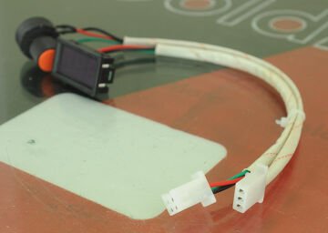 KAYNAK AYARLAMA ANAHTARI VE DİJİTAL GÖSTERGESİ MD200W-007