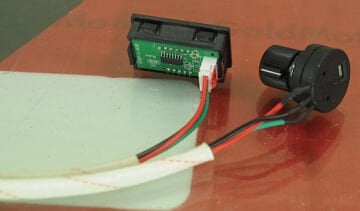 KAYNAK AYARLAMA ANAHTARI VE DİJİTAL GÖSTERGESİ MD200W-007