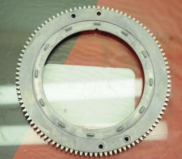 VOLAN DİŞLİSİ ÇİM TRAKTÖRÜ INTEK 22HP