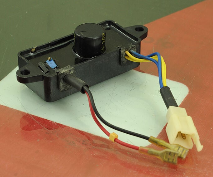 Avr Monofaze 250V 330uF Yarım Ay Plastik 2.Kalite 2500-00017-2