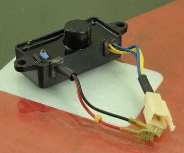 Avr Monofaze 250V 330uF Yarım Ay Plastik 2.Kalite 2500-00017-2