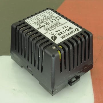 Datakom Akü Şarj Cihazı 12 5A - Ray Tipi - Plastik Kasa BC125