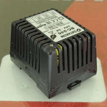 Datakom Akü Şarj Cihazı 24 5A - Ray Tipi - Plastik Kasa BC245