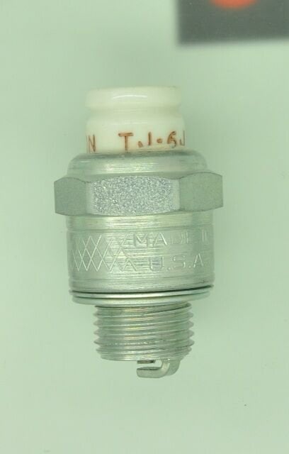 8 * TJ-6J BOY:40mm Anahtar Yeri:21mm Diş Çapı:14mm Diş Boyu:8mm DÖRT ZAMANLI