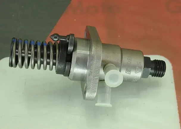 Mazot Pompası Komple Lombardini 15LD400 15LD440 / Ruggerini RY103 RY110 L6590359