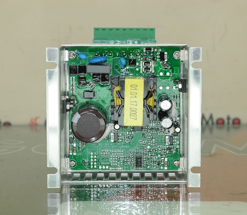 AKÜ ŞARJ CİHAZI 24 5A - METAL KASA PANO TİPİ SM-24V5A