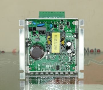 AKÜ ŞARJ CİHAZI 24 5A - METAL KASA PANO TİPİ SM-24V5A