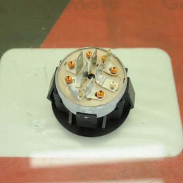 KONTAK ANAHTARI KOMPLE ÇİM TRATÖRÜ WİKİNG 6127