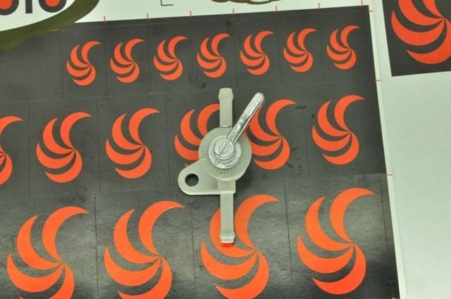 SZ4430090930  YAKIT MUSLUĞU