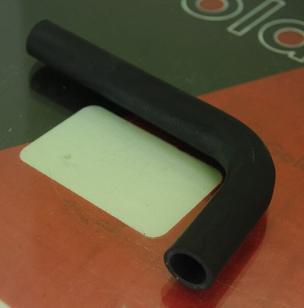 RADYATÖR HORTUMU ÜST L ŞEKLİNDE